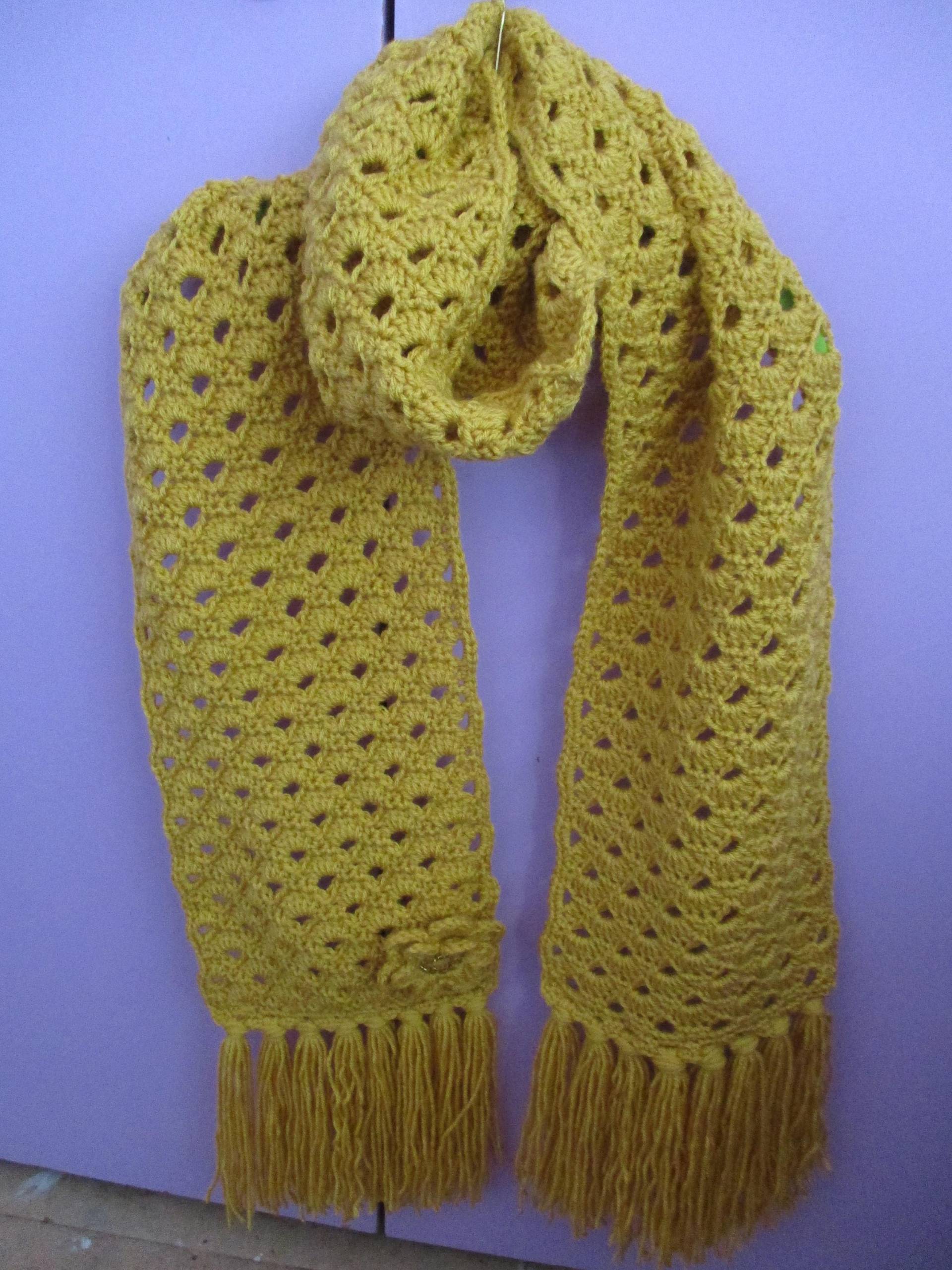 Senf Farbigen Spitzen Schal Mit Brosche - Hand Häkeln Senf Farbigen Spitzen Schal Mit Brosche - Hand Häkeln von PinkTreeCrafts