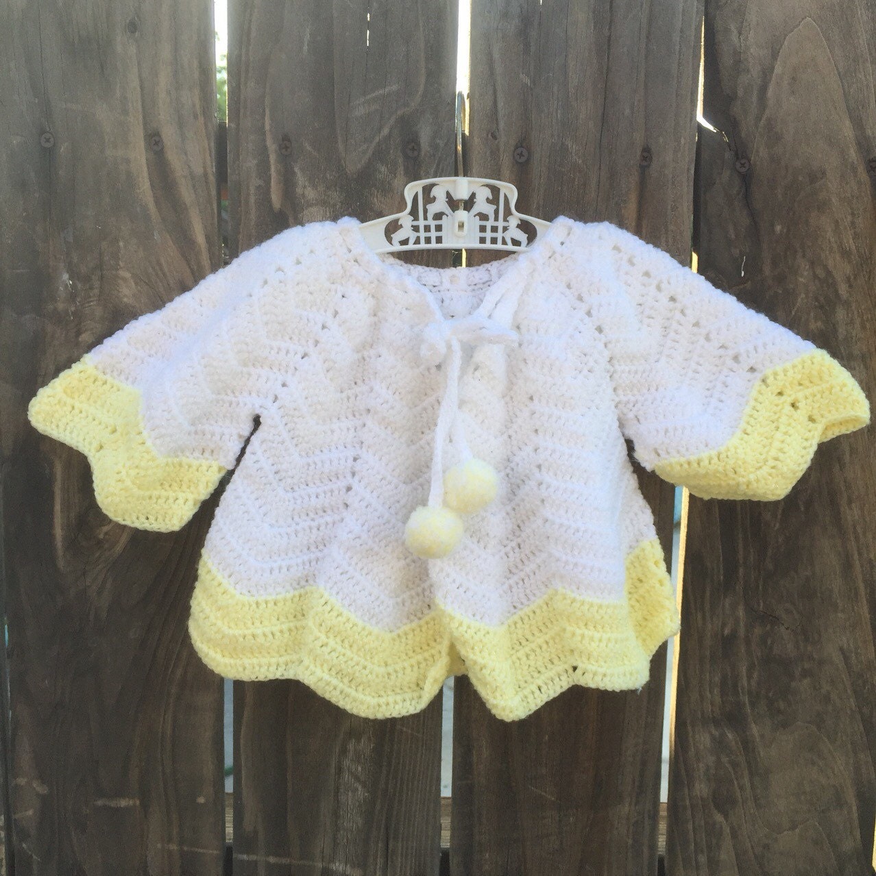 Vtg Handmade Baby Strickpullover Weiß Gelb Gr. 0-3 M Neugeborene von Pinkbedazzler