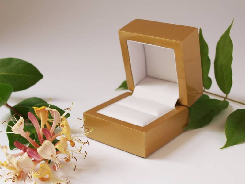 Luxus-Gold-Holz-Ringbox Mit Goldlack-Finish, Auch in Silber Erhältlich, Für Verlobungsring, Erbstückring Und Vorschläge - Mazban von Pinkburlesque