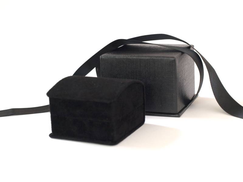 Ringschatulle Aus Weichem Samt in Schwarz Oder Burgund, Für Hochzeitsringe von Pinkburlesque