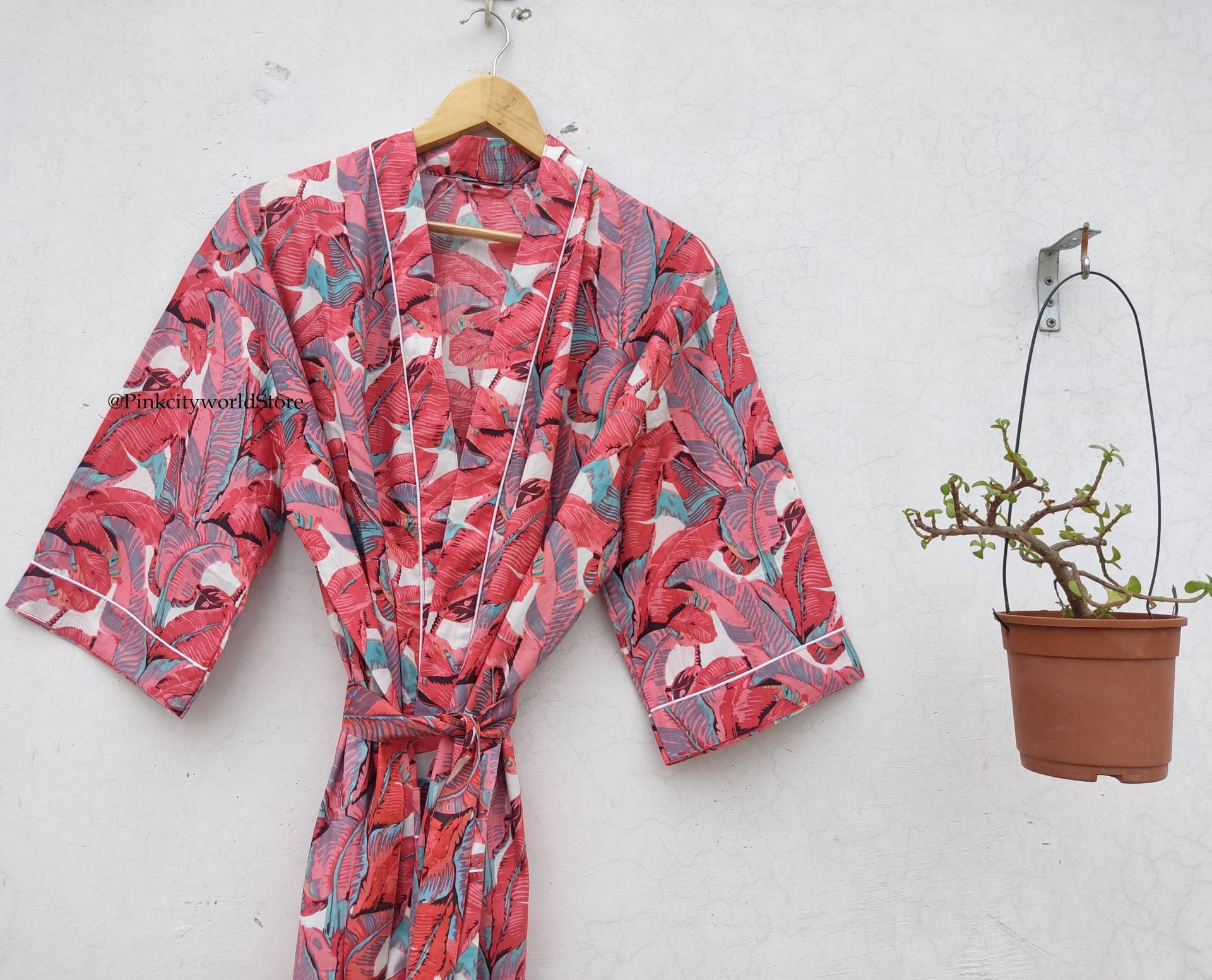 Red Banana Leaf Cotton Kimono Roben Für Frauen, Schöne Nacht Robe, Weich Und Bequem Bademantel, Baumwoll-Wickelkleid, Morgenmantel Lang von PinkcityworldStore