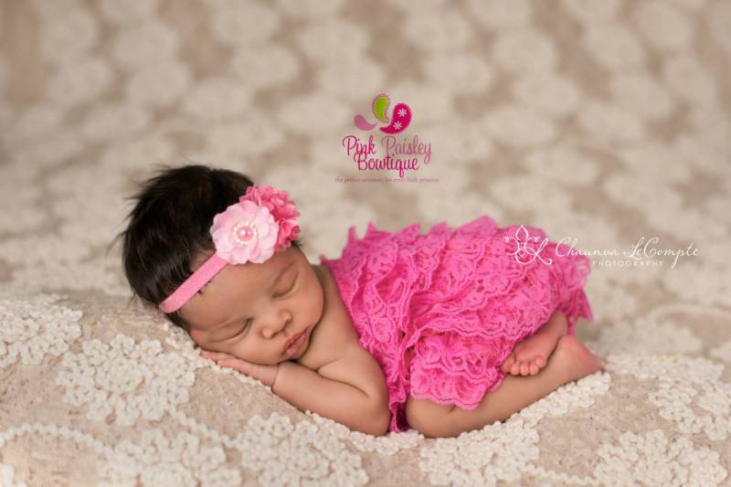 Rosa Spitze Baby Strampler Outfit Neugeborene Mädchen Stirnband Set von Pinkpaisleybowtique