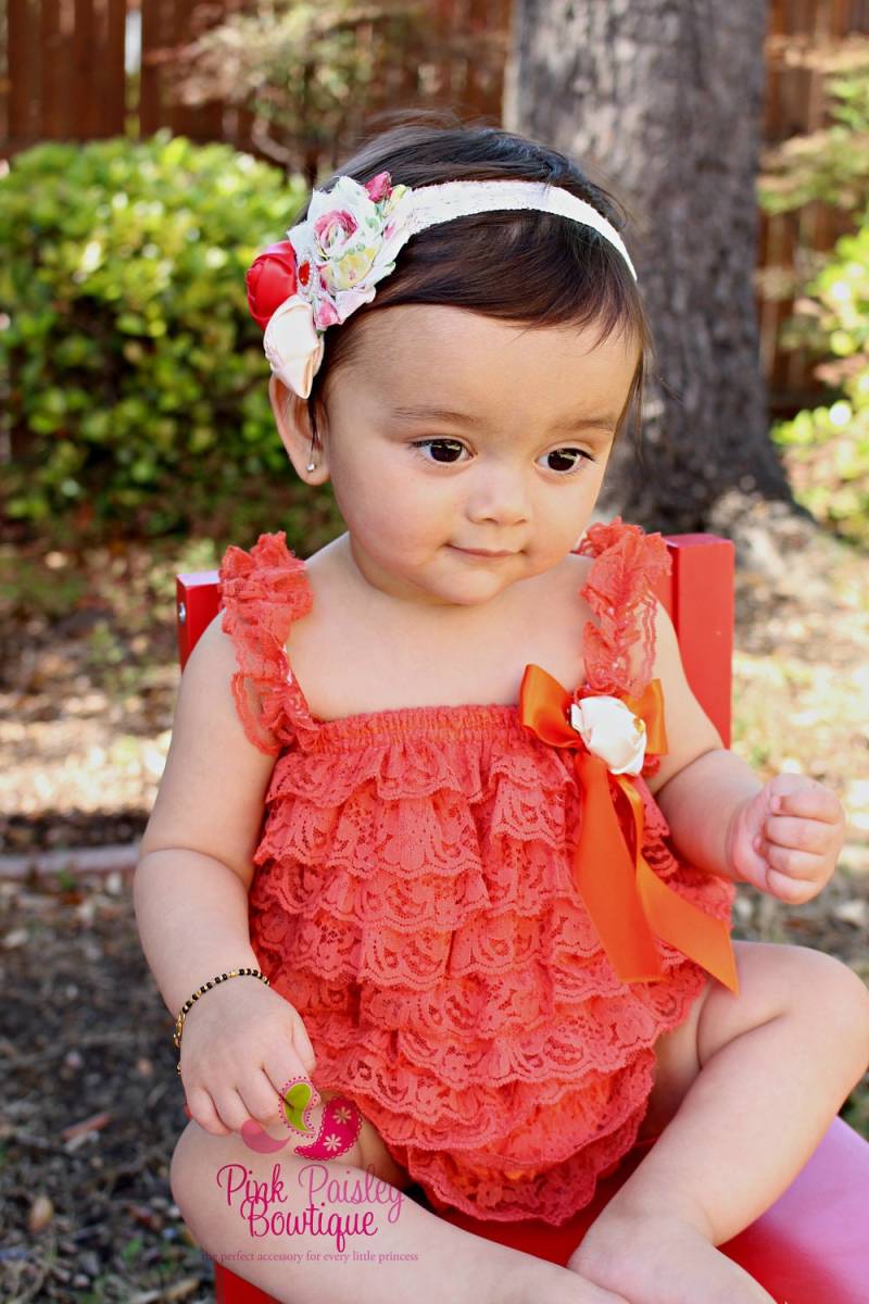 Spitzen Baby Strampler Orange Rüschen Petti Strampler, Stirnband & Clip Set von Pinkpaisleybowtique
