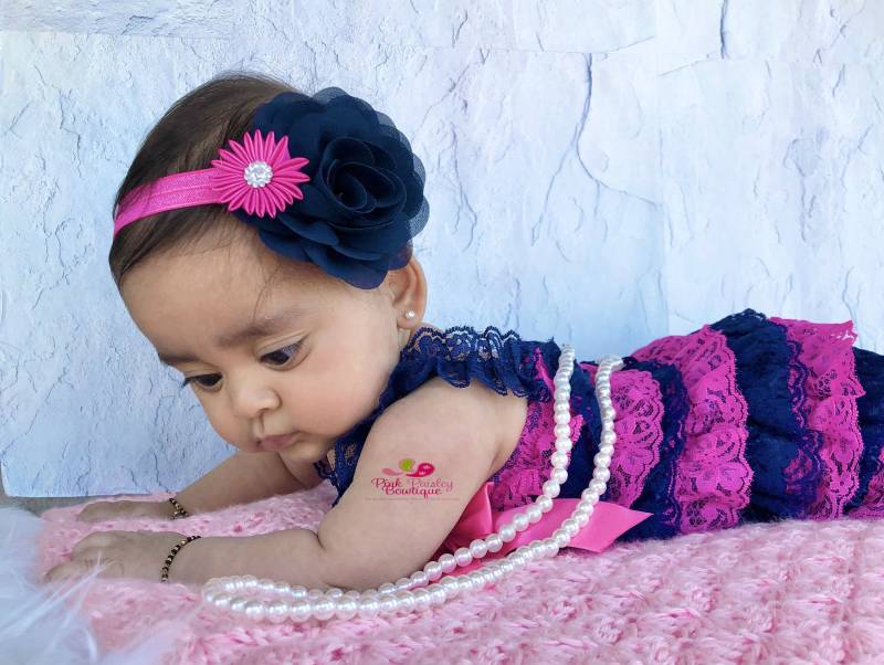 Navy & Pink Baby Strampler Mit Blumen Haarband 1St Birthday Outfit von Pinkpaisleybowtique