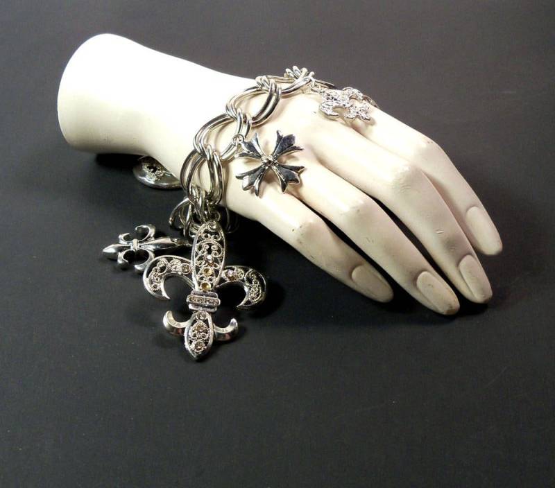 Vintage 90Er Jahre Silber Fluer Di Lis Charm Armband, Rock Und Roll-Schmuck Vintage 90Er Jahre Silber Fluer Di Lis Charm Armband, Rock Und Roll-Schmuck von PinkyAGoGo