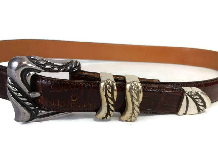1990Er Onyx Verschnörkelte Silber Gürtelschnalle Braun Moc Croc Ledergürtel Größe 32 Unisex Exzellenter Vintage Zustand von PinkyLaRoux