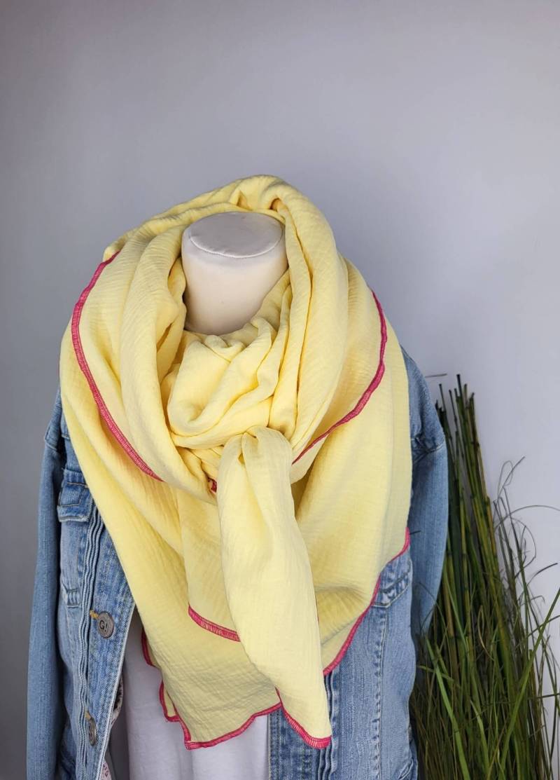 Musselintuch in Gelb Mit Pinker Naht, Leichtes Dreieckstuch Für Frühjahr/Sommer, Musselinschal von PinkysWelt