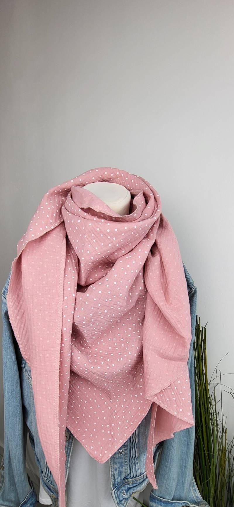 Musselintuch in Hell Altrose Gepunktet, Musselin Sommerkollektion, Dreieckstuch, Halstuch, Musselinschal von PinkysWelt