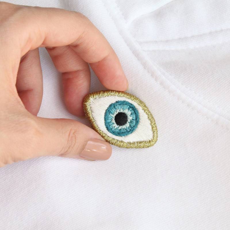 Evil Eye Pin, Handbestickte Brosche, Stickerei, Handgenähte Schmuck, Boho Geschenk von Pinnamon