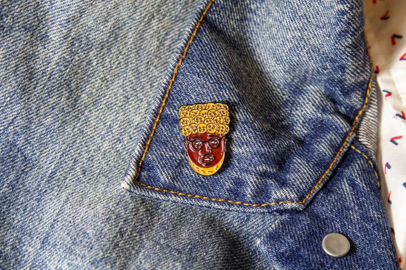 Eric Andre - Keksanzug Hannibal Emaille Pin Eric Andre - Keksanzug Hannibal Emaille Pin von Pinnuendo