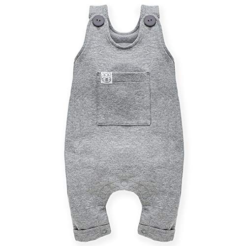 Pinokio Kinder Latzhose in Gr. 62-86 Wild Animals, lang | 75% Baumwolle, 20% Polyester, 5% Elasthan | Einteiler mit Druckknopfleiste im Windelbereich und aufgesetzter Tasche vorne von Pinokio