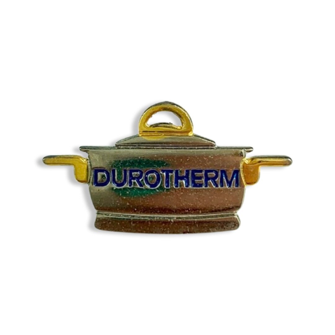 Durtherm Auflaufform Anstecknadel, Vintage Abzeichen Geschenkidee Für Koch, Crockpot-Liebhaber Krawattennadel, Pin Hut Tasche Jacke von PinsAndSins