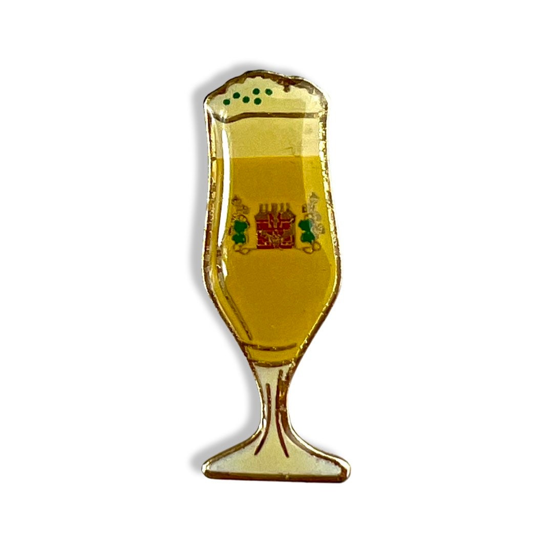 Feldschlösschen Feldschlösschen Bier Emaille Anstecker von PinsAndSins