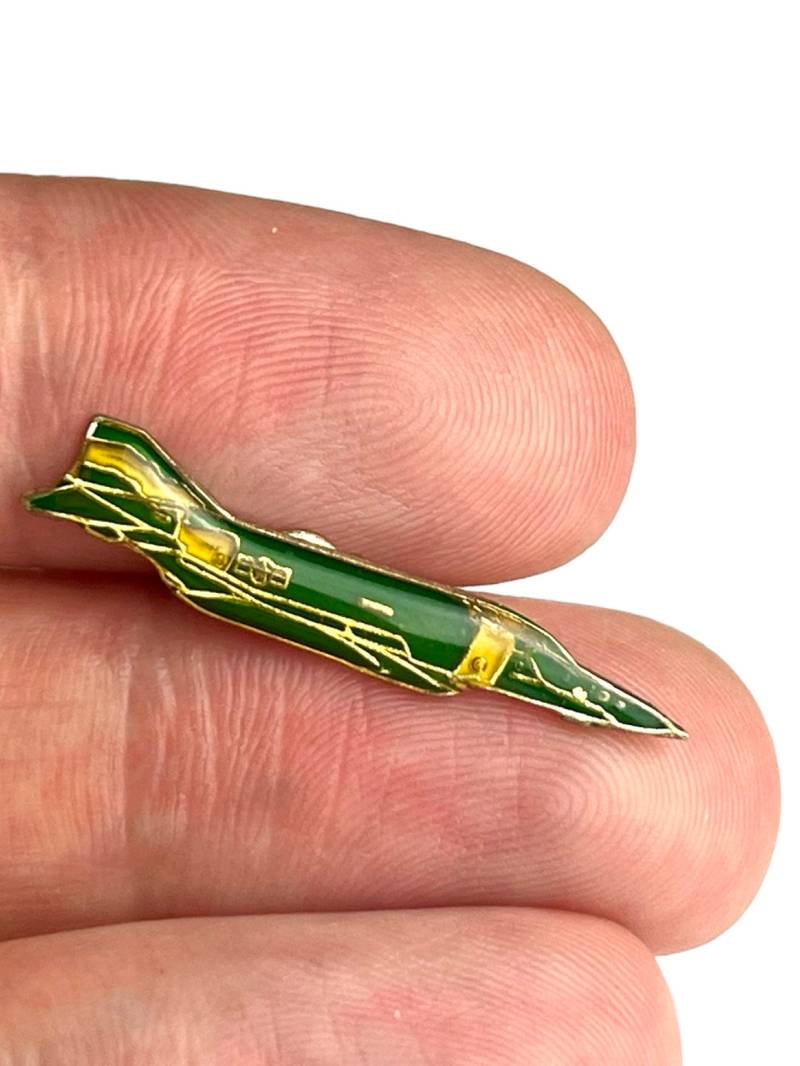 Kampfjet Flugzeug Vintage Emaille Anstecknadel Kampfjet Flugzeug Vintage Emaille Anstecknadel von PinsAndSins