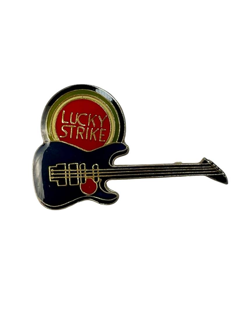 Lucky Strike Zigaretten Vintage Emaille Anstecknadel Lucky Strike Zigaretten Vintage Emaille Anstecknadel von PinsAndSins