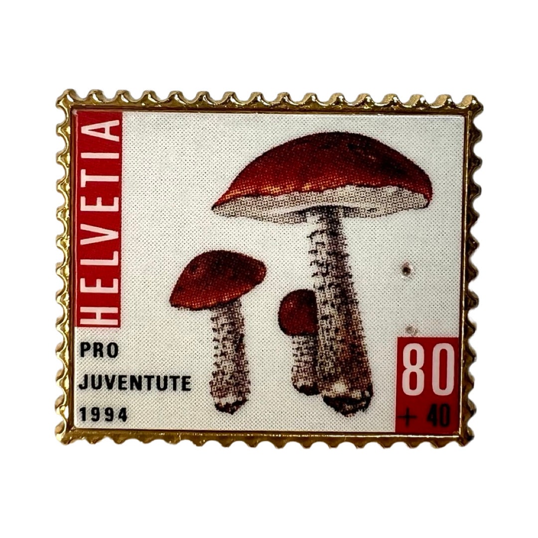 True Vintage Schweizer Post Stempel Pin, Helvetia Briefmarke 1994, Briefmarke, Tragbare Emaille Pilz Anstecknadel, Geschenk Für Briefmarkensammler von PinsAndSins