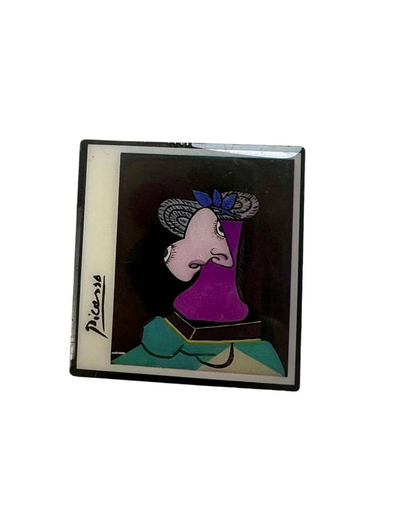 Vintage 1992 Picasso Pin Frau Mit Strohhut, Tragbare Kunst von PinsAndSins