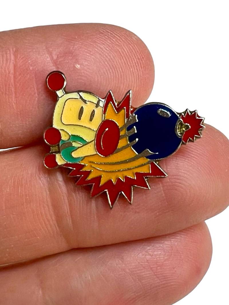Vintage Bomberman Emaille Pin Abzeichen Selten Retro 80Er 90Er Jahre Gaming Memorabilie Geschenk Für Gamer Computer Sammler von PinsAndSins