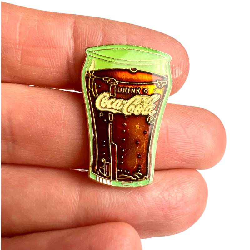 Vintage Coca Cola Emaille Pin Sammler Erinnerungsstücke von PinsAndSins