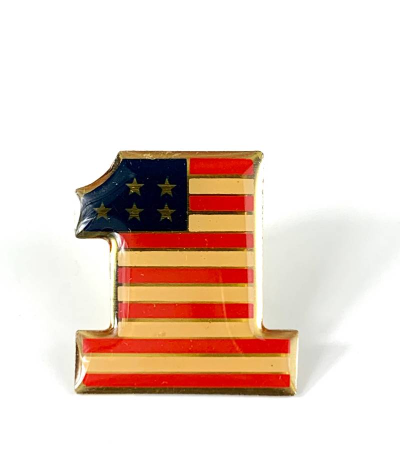 Vintage Nummer 1 Usa Flagge Anstecker Vintage Nummer 1 Usa Flagge Anstecker von PinsAndSins