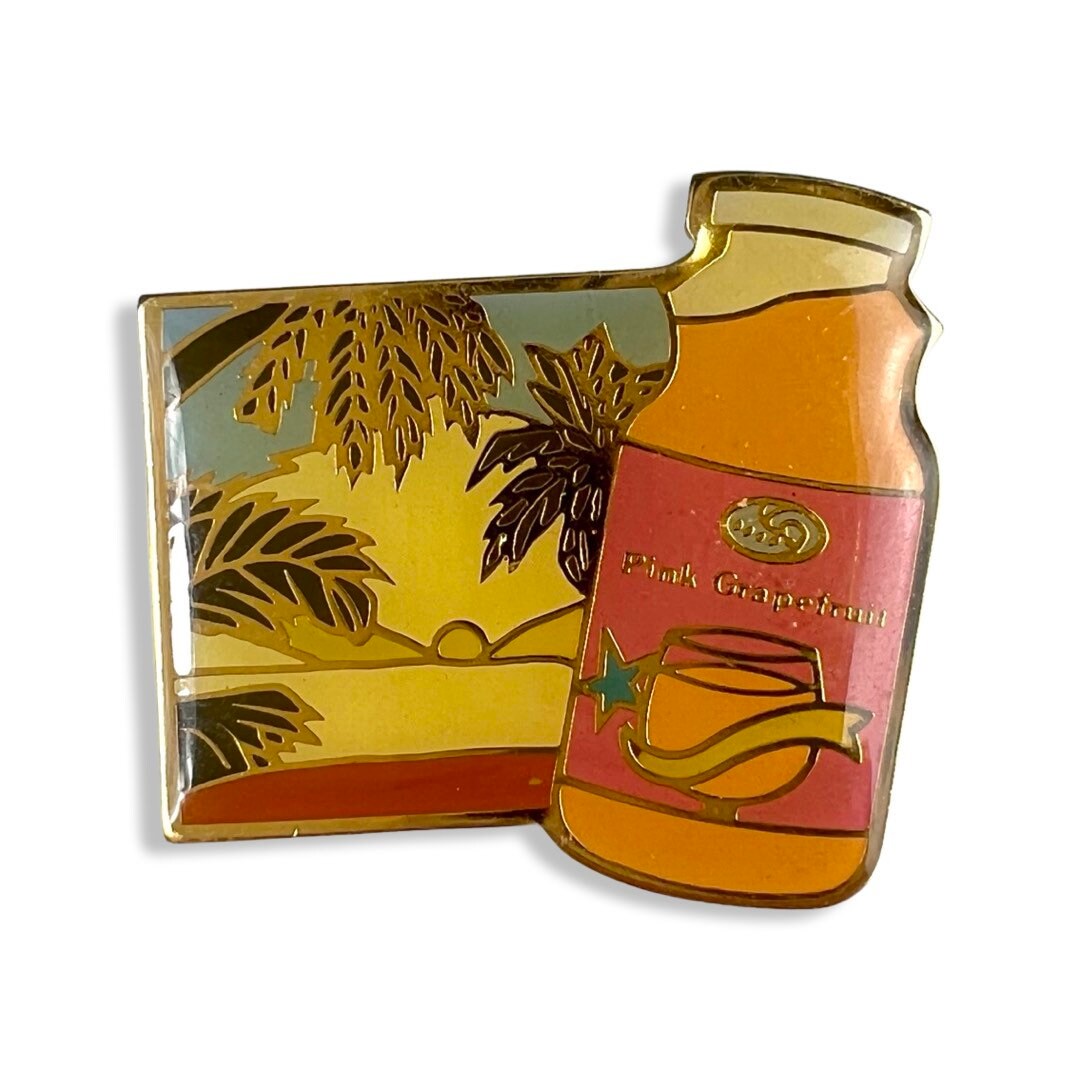 Vintage Pink Grapefruitsaft Emaille Pin von PinsAndSins