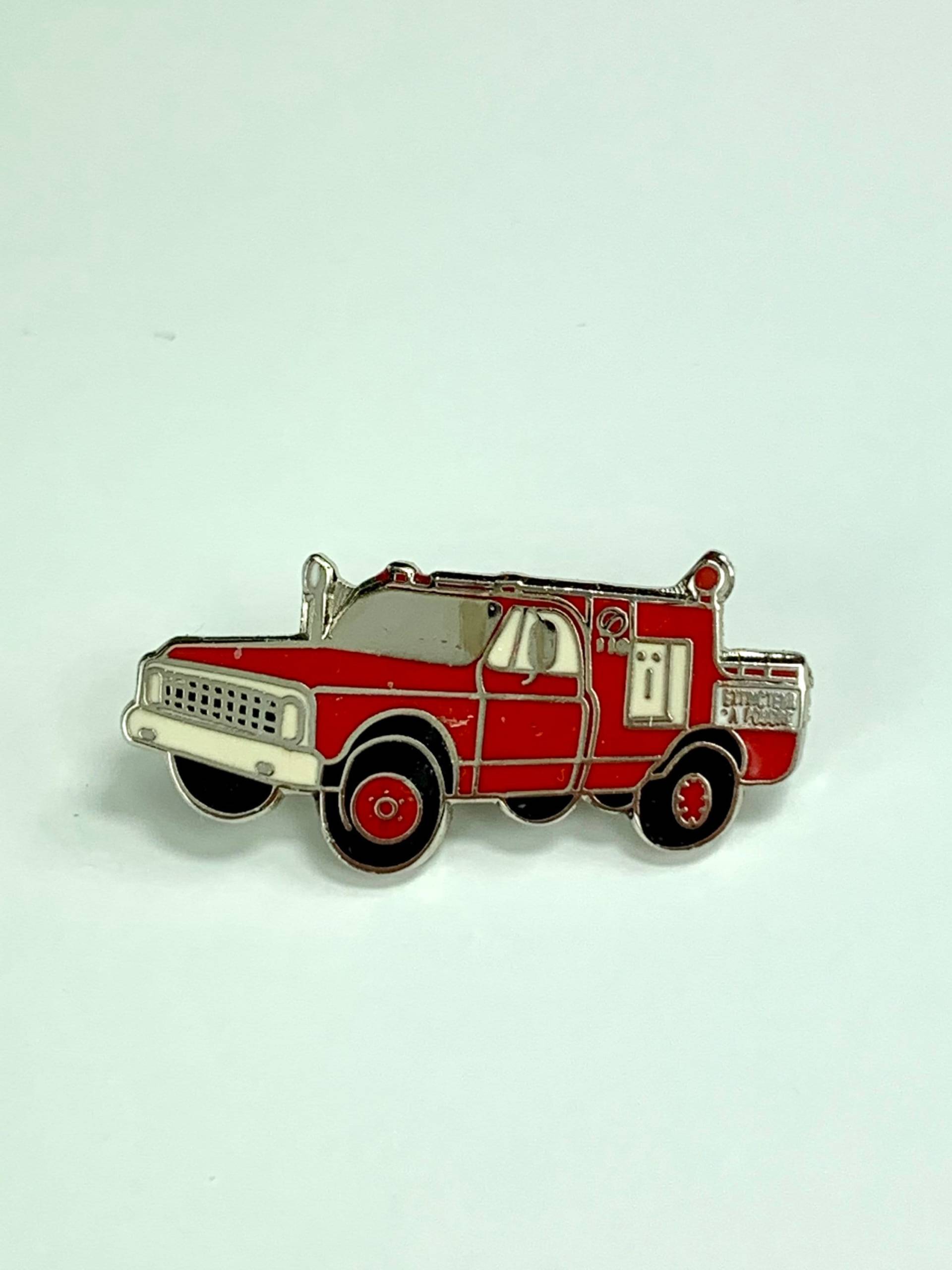 Vintage Rote Feuerwehrauto Anstecknadel von PinsAndSins