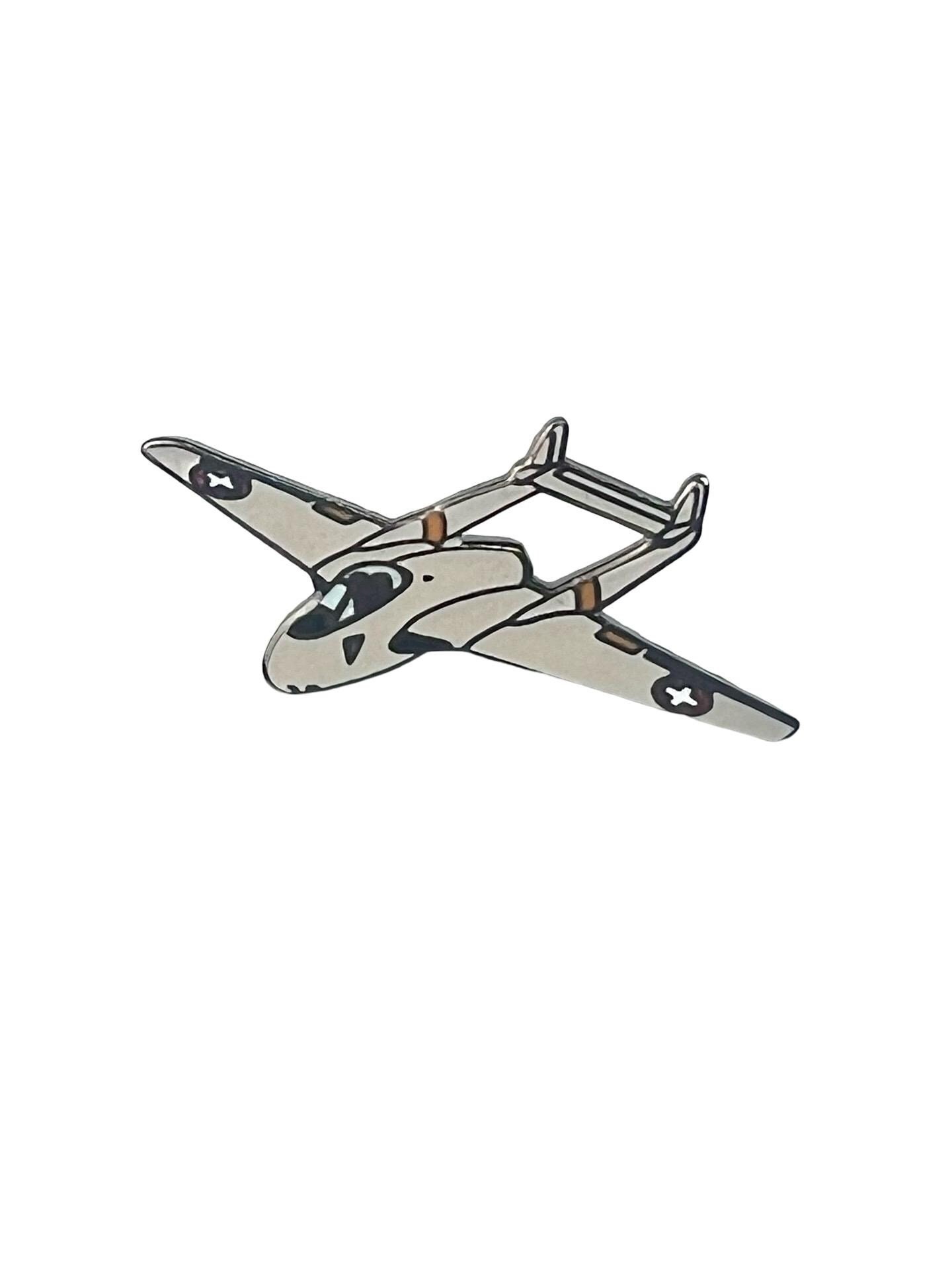 Vintage Schweizer Luftwaffe Flugzeug Emaille Anstecknadel, Geschenk Für Flugzeugsammler von PinsAndSins