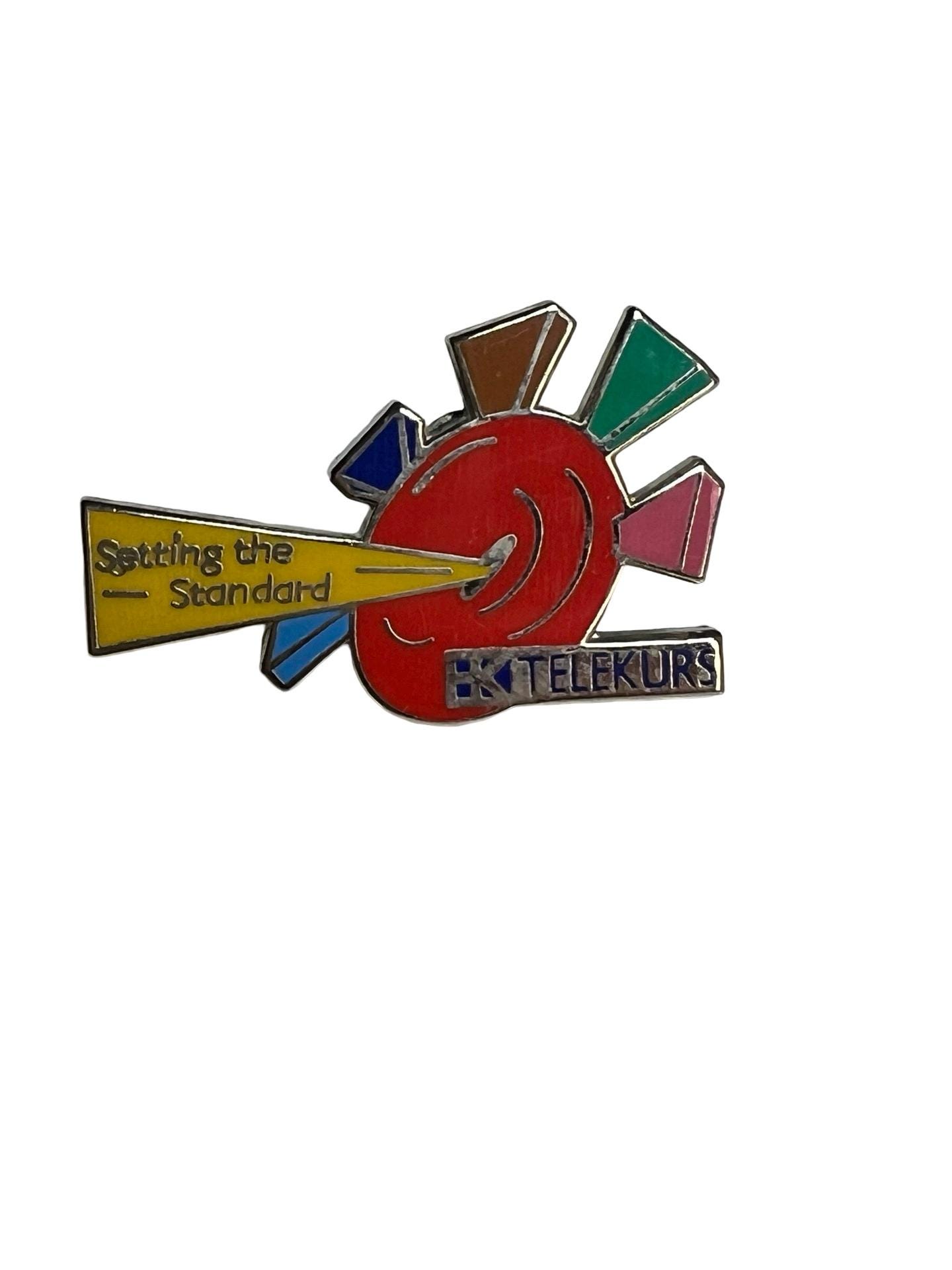 Vintage Telekurs Emaille Pin Computer Technik Abzeichen von PinsAndSins