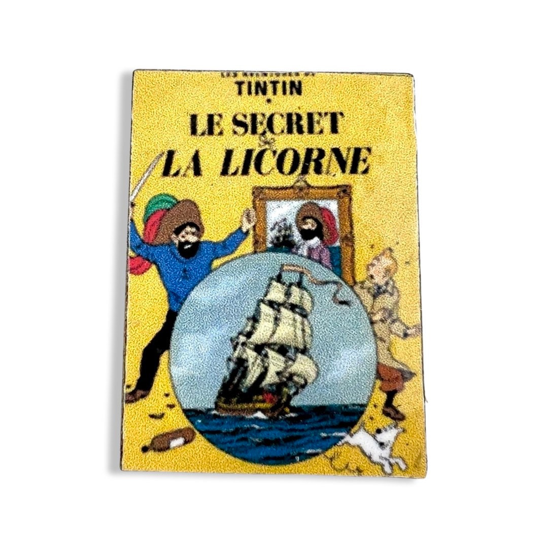 Vintage Tintin Geheimnis Des Einhorns Pin, Retro Cartoon Erinnerungsstücke von PinsAndSins