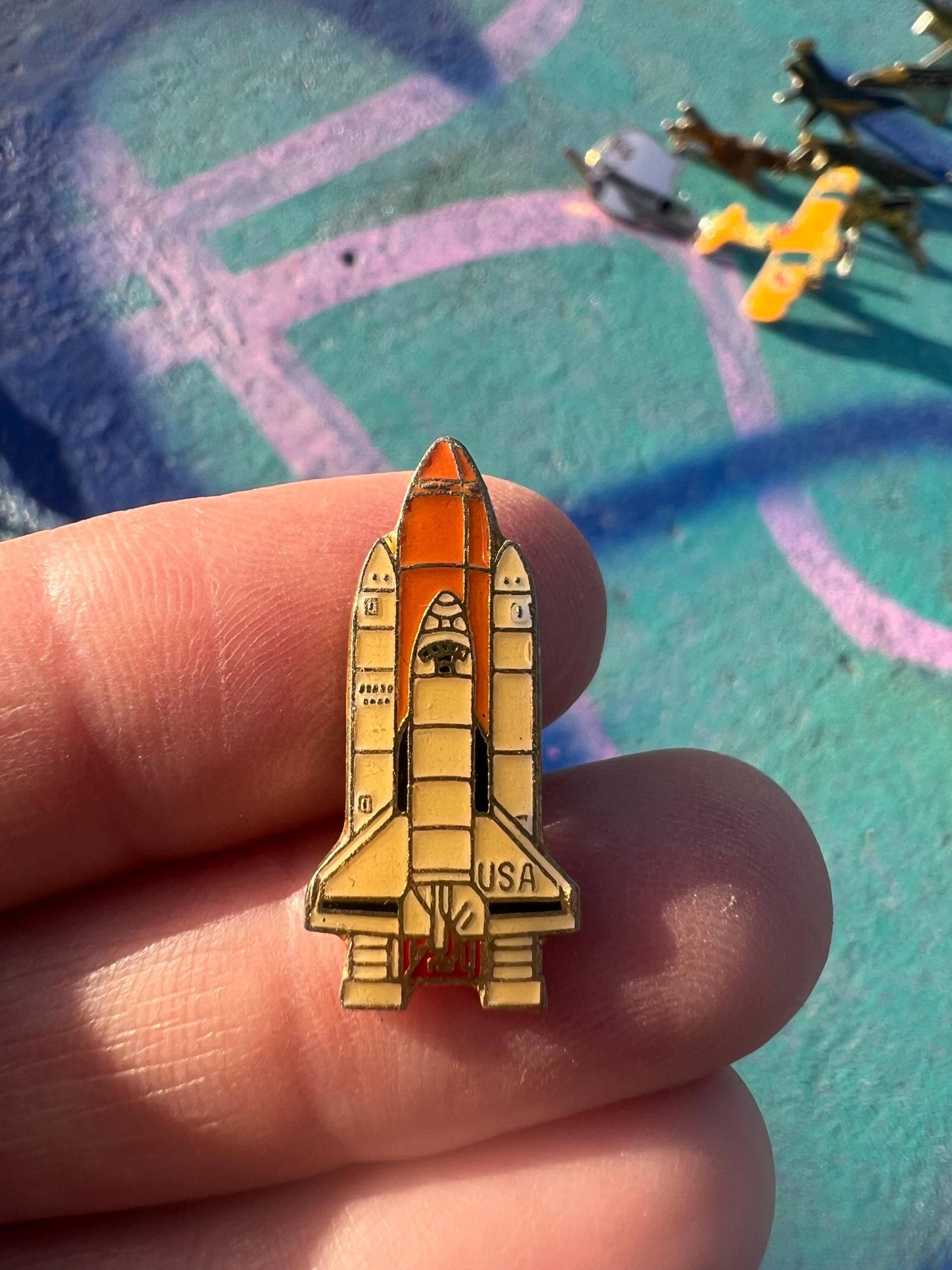 Vintage Usa Space Shuttle Emaille Pin, Geschenk Für Weltall Liebhaber von PinsAndSins