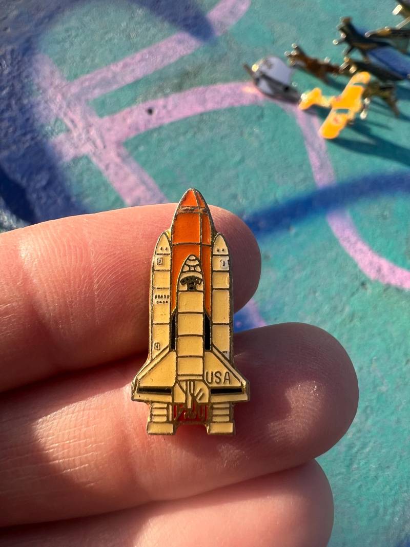 Vintage Usa Space Shuttle Emaille Pin, Geschenk Für Weltall Liebhaber von PinsAndSins