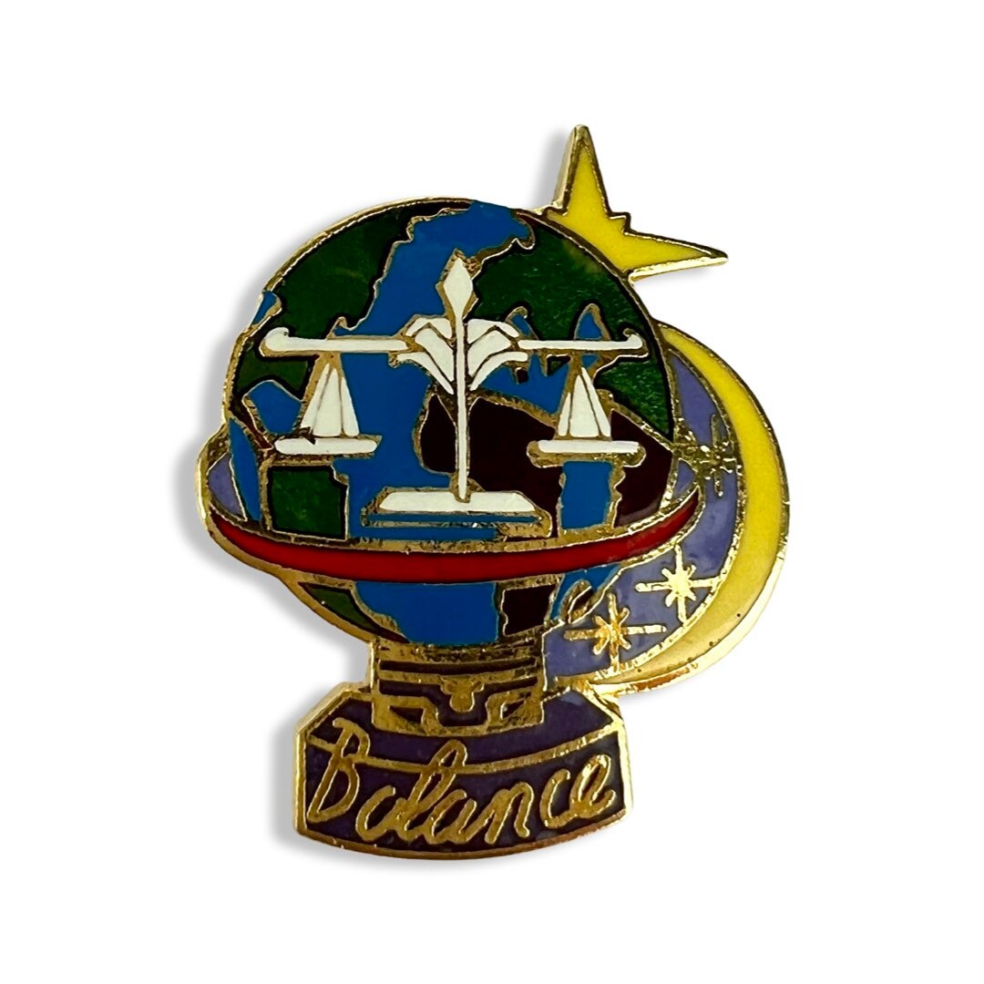 Vintage Waage Emaille Pin Sternzeichen Abzeichen von PinsAndSins