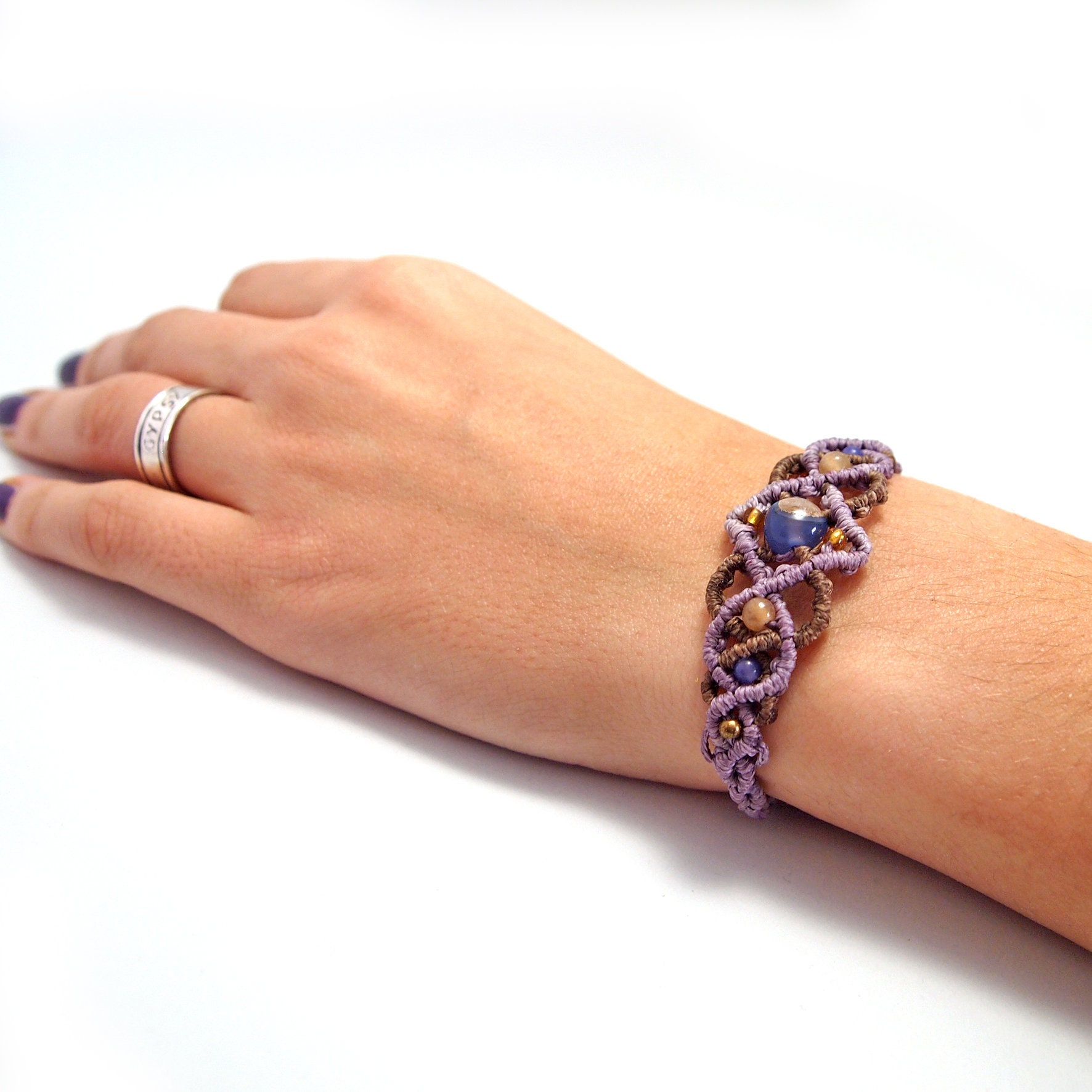 Makramee-Armband | Boho-Chic-stil Lila Größenverstellbar Blau Orange Edelsteine Achat Von Hand Geknüpfte Faden Von Gewebt Zeichenfolge Akkord Makramee-Armband | Boho-Chic-stil Lila Größenverstellbar Blau Orange Edelsteine Achat Von Hand Geknüpfte Faden Von Gewebt Zeichenfolge Akkord von PinsandfeathersArt