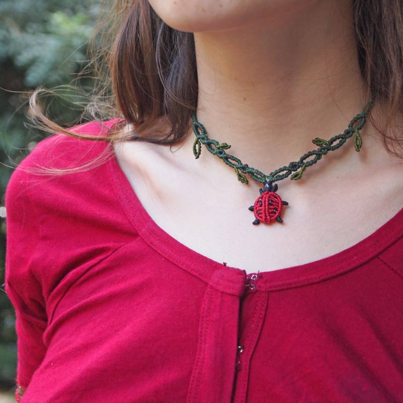 Marienkäfer/Lady Bug Halskette | Rote Und Grüne Gewachste Akkord Boho-Chic-stil Handgeknüpfte Natur Inspiriert Einstellbare Größe Marienkäfer/Lady Bug Halskette | Rote Und Grüne Gewachste Akkord Boho-Chic-stil Handgeknüpfte Natur Inspiriert Einstellbare Größe von PinsandfeathersArt