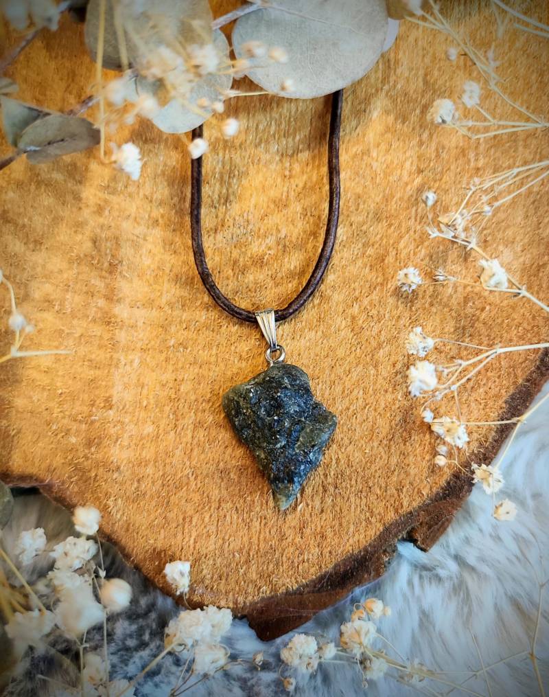 Handgemachte Specksteinkette Mit Natürlichem Grünen Anhänger von Pinselzauberwelt1