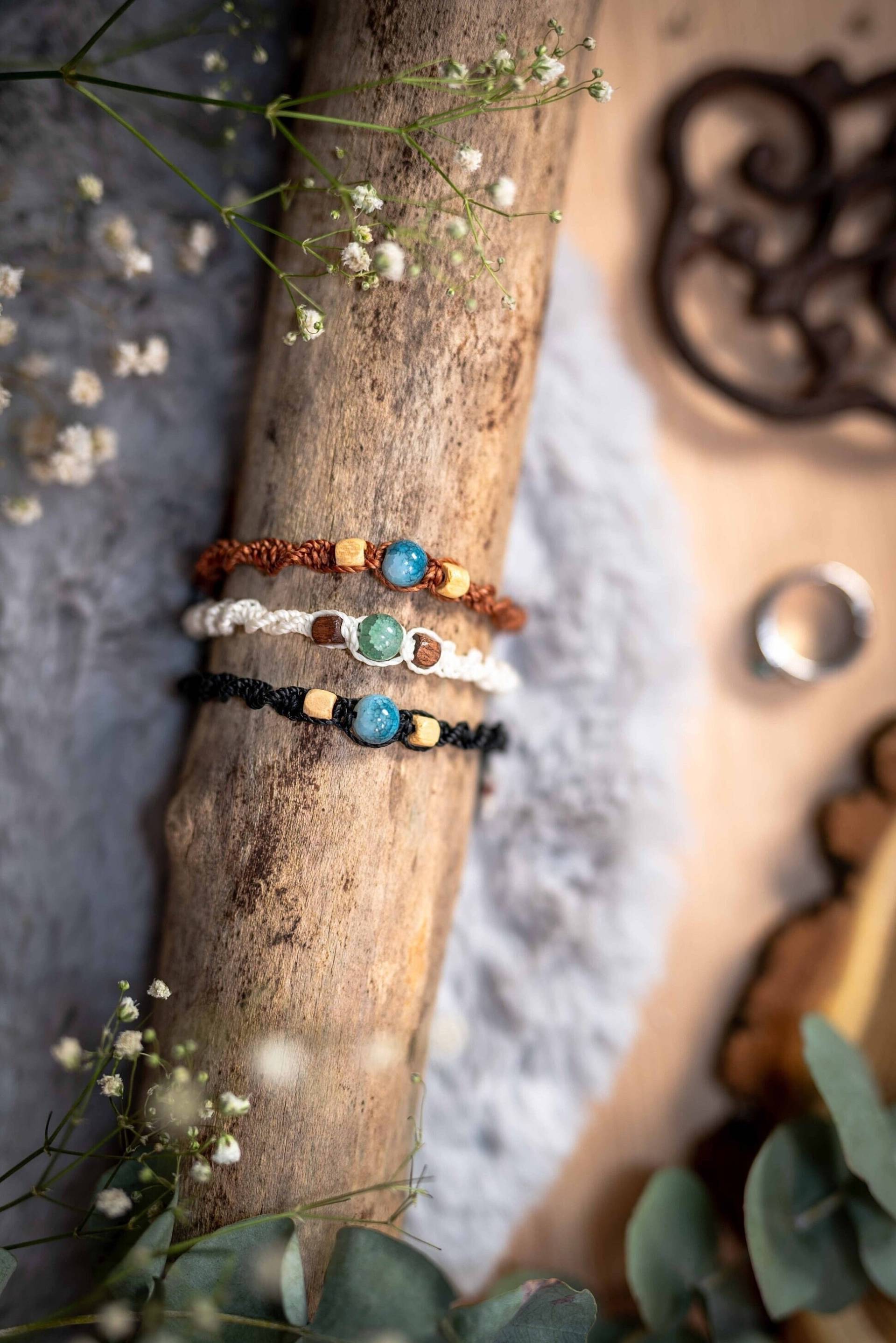Makramee Armband Spiralförmig Mit Glasperlen, Holzperlen Oder Echten Edelsteinen Makramee Armband Spiralförmig Mit Glasperlen, Holzperlen Oder Echten Edelsteinen von Pinselzauberwelt1