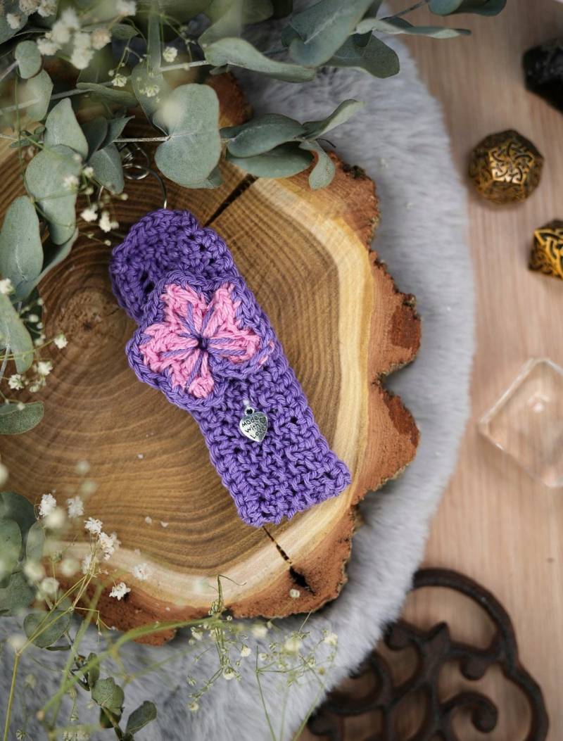 Schöne Selbstgehäkelte Schlüsselanhänger Mit Blumen Aus Wolle von Pinselzauberwelt1