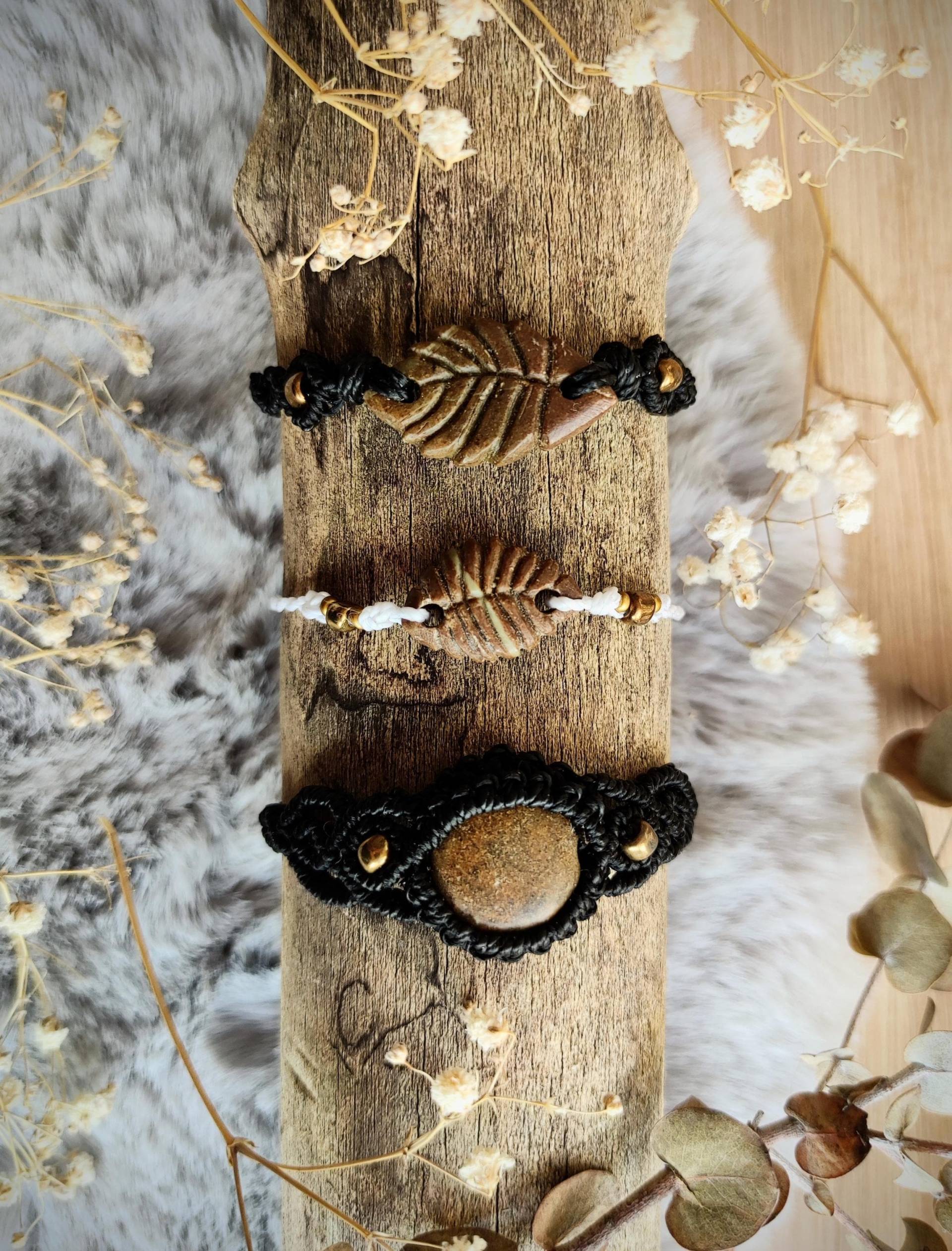 Schönes, Schlichtes, Natürliches Makramee Armband Mit Handgeschliffenem Speckstein | Specksteinblatt Und Specksteinperle von Pinselzauberwelt1