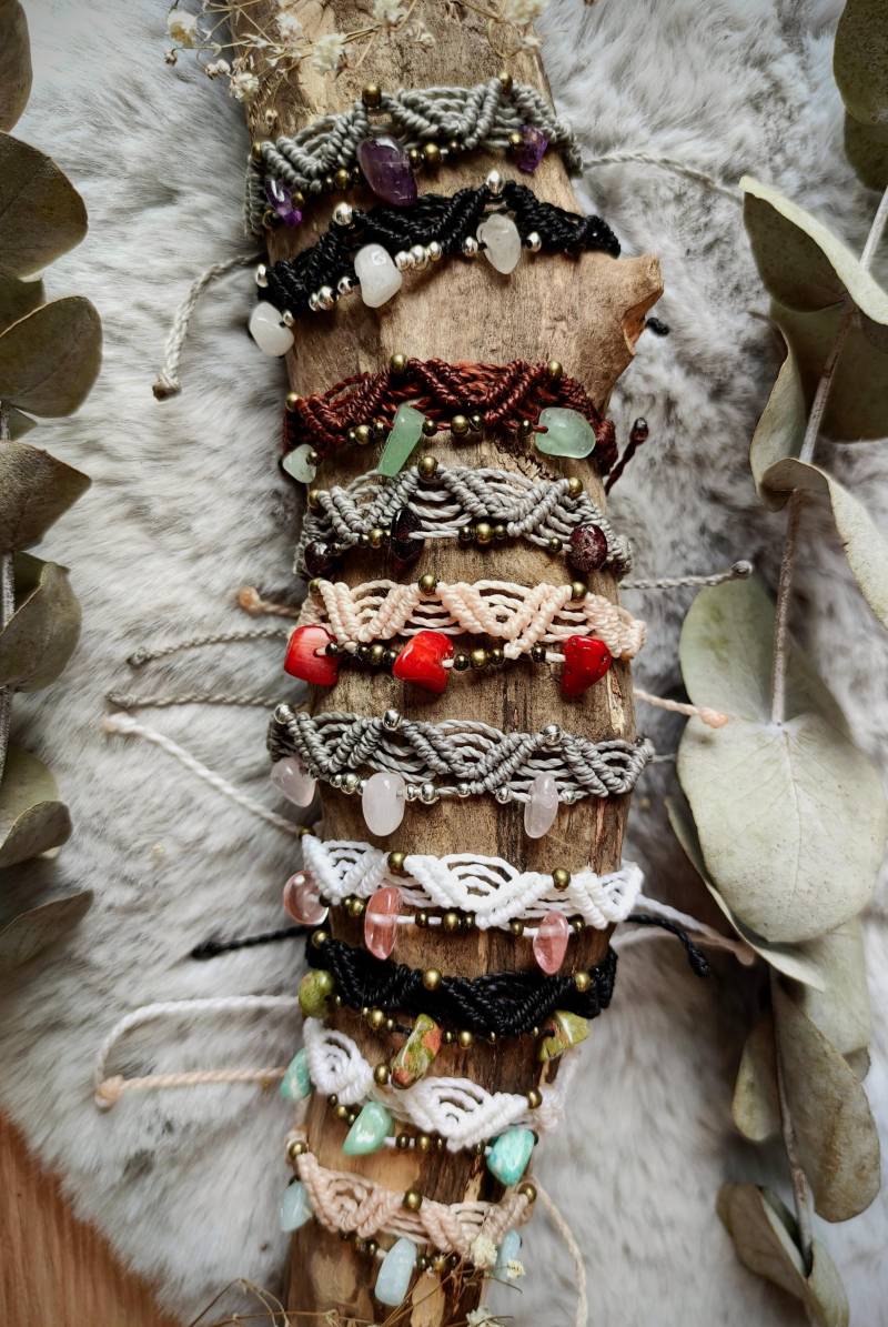 Schönes Makramee Armband Mit Edelsteinen von Pinselzauberwelt1