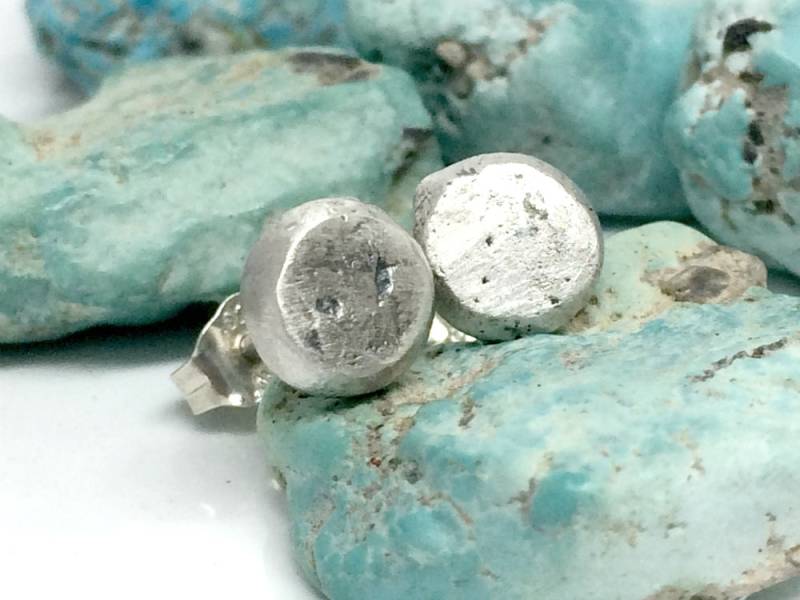 Rustikale Kieselstein Ohrstecker - Sterling Silber, Recycled Feinsilber Ohrringe, Rustikaler Schmuck von Pintody