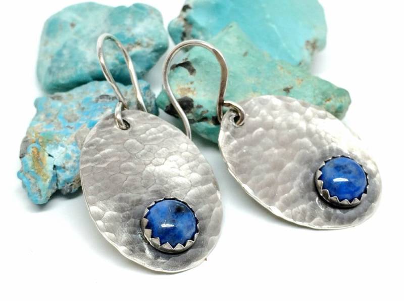 sterling Silber Edelstein Ohrringe, Blau Denim Lapis, Silber, Baumeln Ohrringe Für Frauen, Rustikaler Schmuck von Pintody