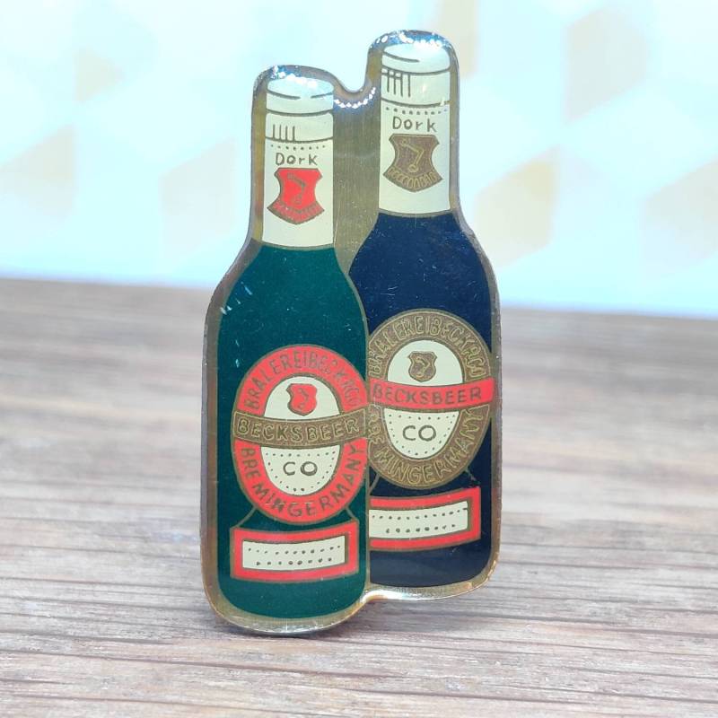 Becks Bierflasche Anstecknadel von PintopiaPintopia