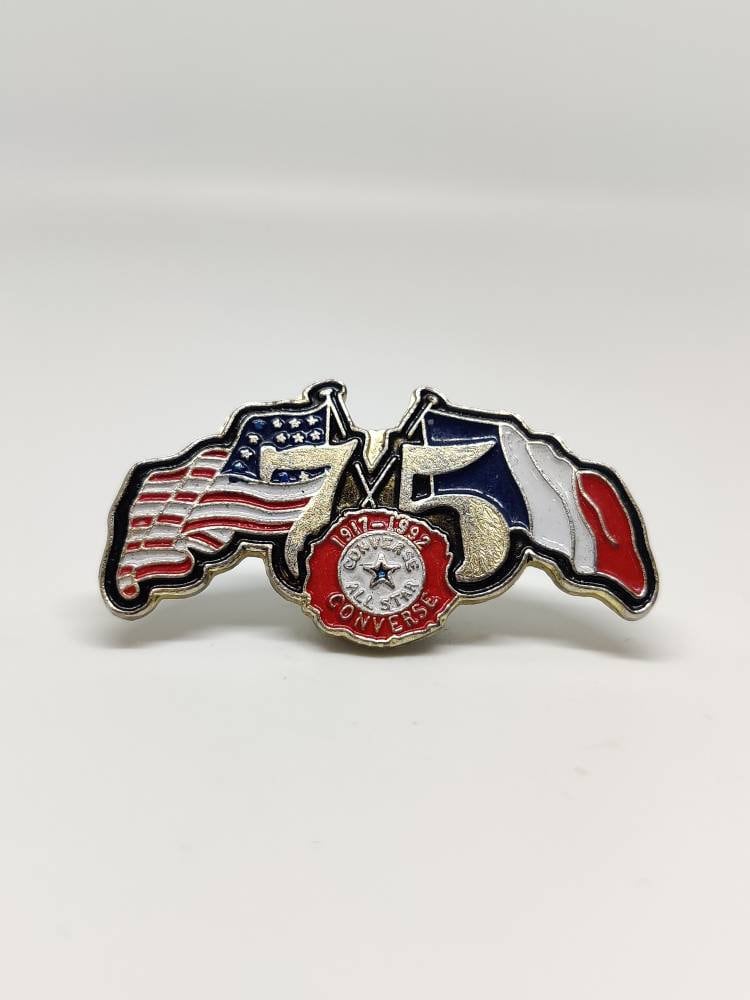 Converse 75 Jahre Vintage Emaille Pin Anstecker Converse 75 Jahre Vintage Emaille Pin Anstecker von PintopiaPintopia
