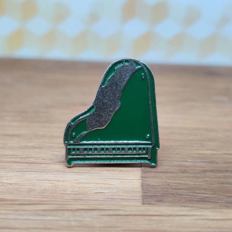 Emaille Heineken Grand Piano Pin Anstecker Vom Jazz Festival von PintopiaPintopia