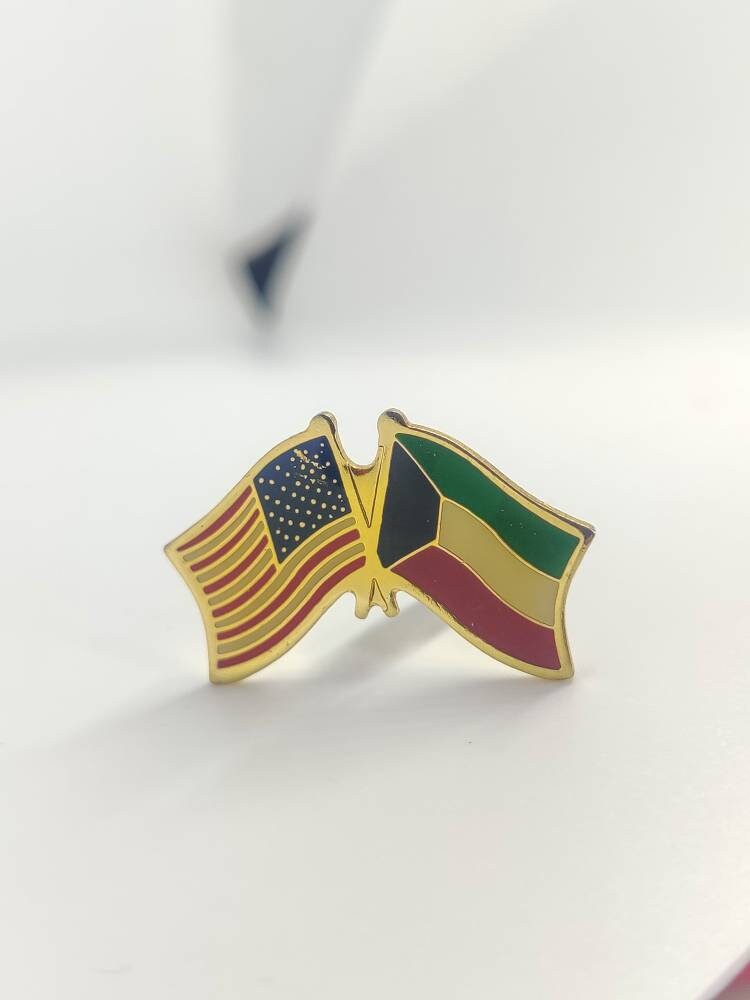 Usa Und Kuwait Flaggen Vintage Emaille Anstecker, Sterne Streifen Usa Und Kuwait Flaggen Vintage Emaille Anstecker, Sterne Streifen von PintopiaPintopia