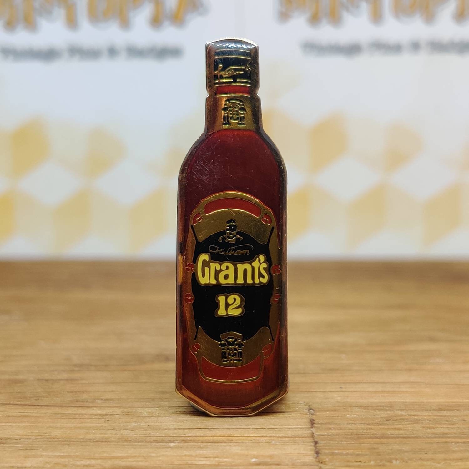 Vintage Emaille Grants 12 Whisky Pin Anstecker von PintopiaPintopia