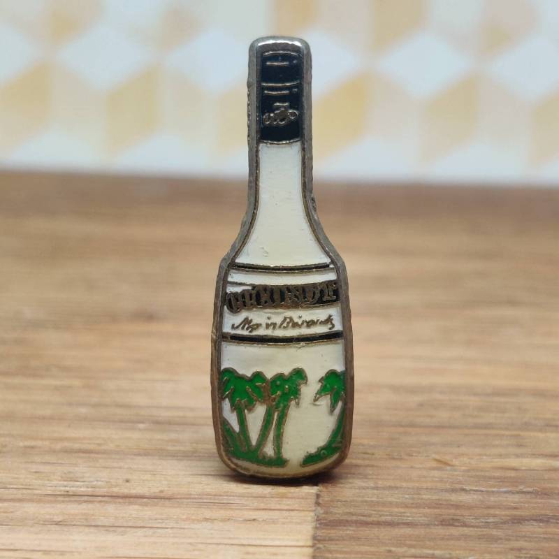 Vintage Kokos-Likör-Pin-Abzeichen von PintopiaPintopia