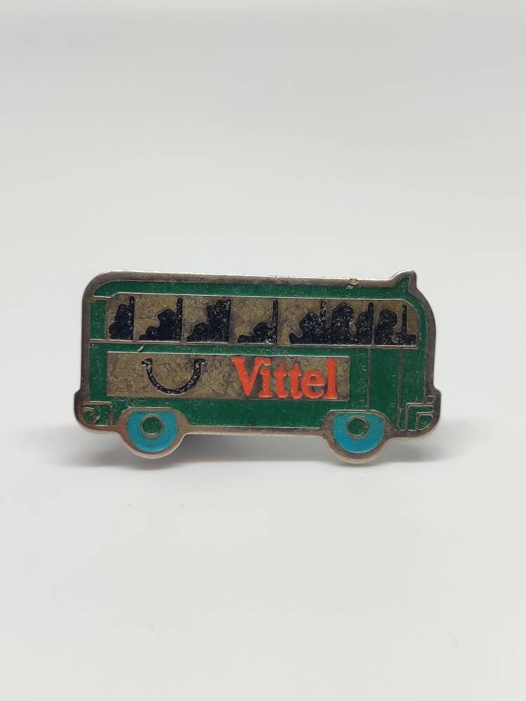 Vittel Flaschen Wasser Emaille Pin Anstecker. Vintage Retro Sammelbares Werbegeschenk. Mütze Krawattenschal Tasche Jeanslederjacke Accessorie Vittel Flaschen Wasser Emaille Pin Anstecker. Vintage Retro Sammelbares Werbegeschenk. Mütze Krawattenschal Tasche Jeanslederjacke Accessorie von PintopiaPintopia