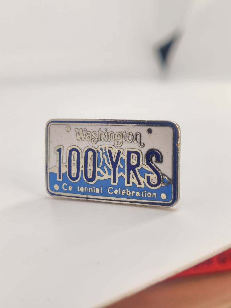 Washington 100 Jahre Vintage Emaille Anstecknadel Anstecker Washington 100 Jahre Vintage Emaille Anstecknadel Anstecker von PintopiaPintopia