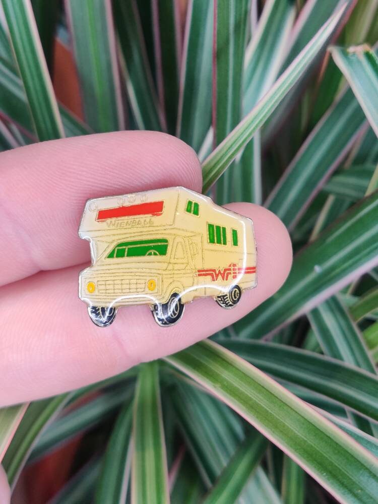 Winnebago Motorhome Campervan Vintage Emaille Pin Winnebago Motorhome Campervan Vintage Emaille Pin von PintopiaPintopia